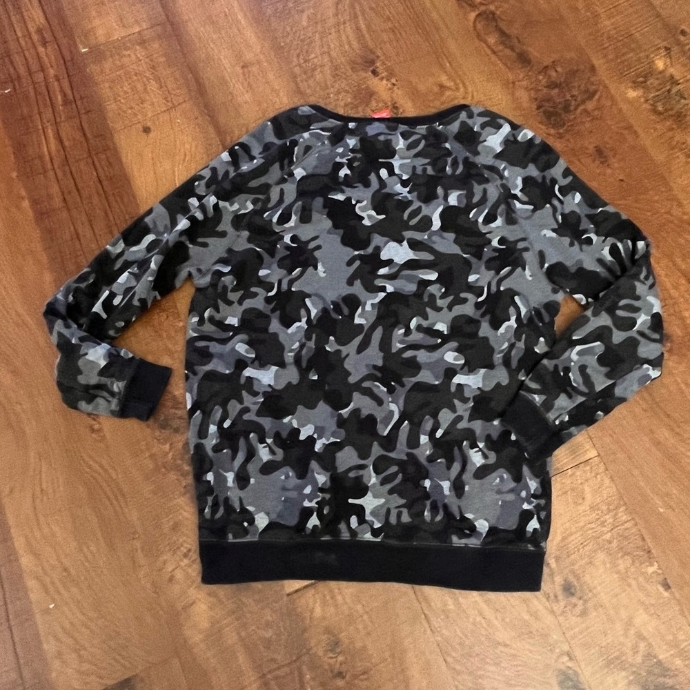 Nike Womens boyfriend Camo sweatshirt Sz large black gray
